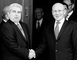 Лидеры греческой и турецкой общин Кипра Димитрис Христофиас и Мехмет Али Талат начали переговоры