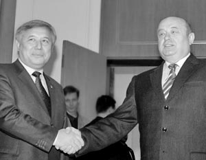 Премьер-министры Украины и России Юрий Ехануров и Михаил Фрадков перед началом переговоров по газовой проблеме 