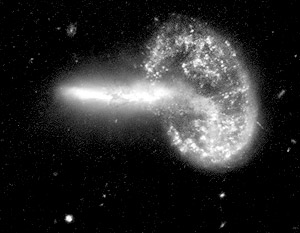 НАСА опубликовало снимки сталкивающихся галактик