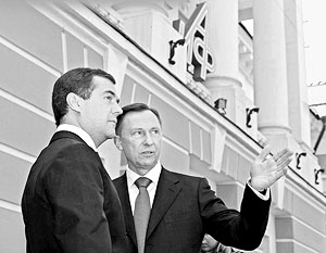 Дмитрий Медведев поздравил сотрудников газеты «Аргументы и факты» с 30-летием издания 