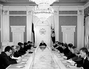 Владимир Путин провел совещание с ключевыми членами правительства