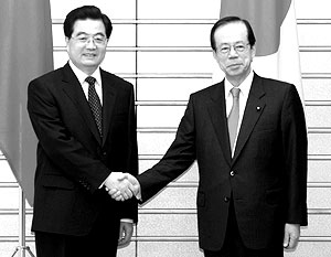 Председатель КНР Ху Цзиньтао и премьер Японии Ясуо Фукуда 