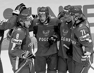 Даже потеряв одно очков в матче с белорусами, сборная России вышла в лидеры группы Е