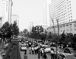 Во многих офисах китайской столицы приостановлена работа