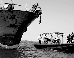У берегов Сомали пираты захватили судно с россиянами