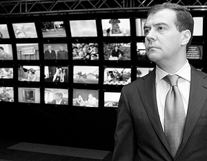 Медведев защищает прессу
