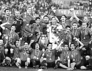 13-й чемпионат Европы по футболу завершился уверенной победой сборной Испании