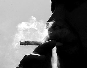 Ученые выяснили, кому полезно курить