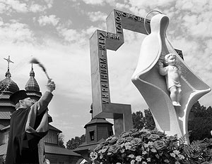 Церемония открытия памятника жертвам Голодомора во Львове