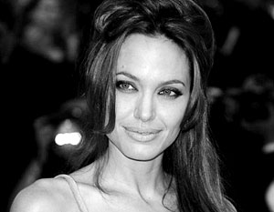 Анджелину Джоли заставили потолстеть