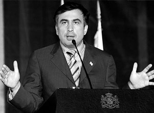 Ввиду поражения грузинской армии, давление на Михаила Саакашвили заметно возросло