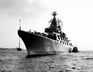 В бухте пришвартовались ракетный крейсер «Москва» и сторожевой корабль «Сметливый»