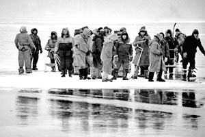 Рыбаки уплыли на льдине  