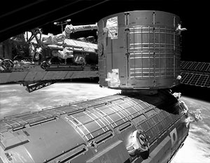 Российский грузовой космический корабль «Прогресс М-65» в ночь на четверг штатно, в автоматическом режиме, пристыковался к Международной космической станции