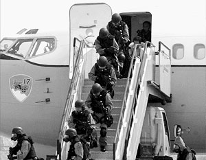 Утром в пятницу в аэропорту Кельн-Бонн спецподразделения германской полиции штурмовали самолет авиакомпании KLM