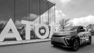 По дорогам Москвы впервые проехал предсерийный российский электромобиль «Атом». Поездка состоялась вне лабораторных испытаний. Автомобиль совершил маршрут по Павелецкой набережной, Третьему транспортному кольцу, Ленинскому и Комсомольскому проспектам, затем проехал по проспекту Мира и прибыл к музею «Атом» на ВДНХ