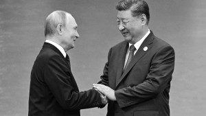 Президент России Владимир Путин в воскресенье прибыл с четырехдневным визитом в Китай по приглашению председателя КНР Си Цзиньпина. Помимо серии двусторонних встреч Путин также примет участие в мероприятиях по линии ШОС и посетит военный парад