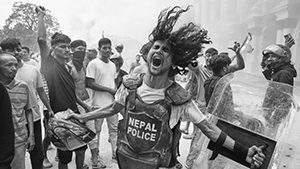 В Непале второй день продолжаются массовые протесты, вызванные гневом против правительства после убийства около двух десятков демонстрантов в понедельник. На этом фоне премьер-министр Шарма Оли и президент Рам Чандра Паудел объявили об уходе в отставку