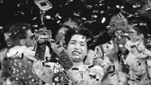 В Москве состоялся финал международного песенного конкурса «Интервидение». В соревновании приняли участие 23 страны, а его победителем стал артист из Вьетнама Дык Фук