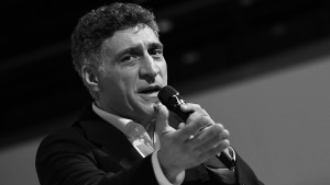 В Москве на 60-м году жизни умер режиссер и телеведущий Тигран Кеосаян. «Сегодня ночью Тигран ушел к Создателю», – сообщила его супруга, главный редактор RT Маргарита Симоньян