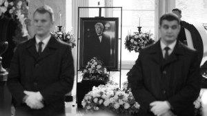 В Большом траурном зале Троекуровского кладбища в Москве прошло прощание с ведущим программ «Утренняя звезда» и «Утренняя почта» Юрием Николаевым, который ушел из жизни 4 ноября после продолжительной болезни