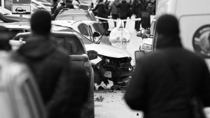 На юге Москвы убит начальник Управления оперативной подготовки Вооруженных сил России Фанил Сарваров. Для этого злоумышленники использовали магнитную мину, которую заложили под днище автомобиля военного