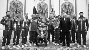 В Кремле Владимир Путин вручил госнаграды победителям и призерам ХIV Паралимпийских зимних игр 2026 года. Российская делегация из шести человек завоевала 12 медалей (восемь золотых, одну серебряную и три бронзовые) и заняла третье место в общекомандном зачете