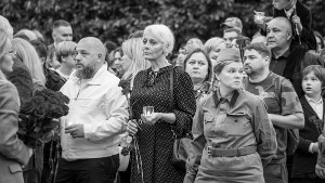 В День памяти и скорби, 22 июня, в Александровском саду в Москве прошла акция «Вахта памяти. Вечный огонь», участники которой возложили цветы к Могиле неизвестного солдата