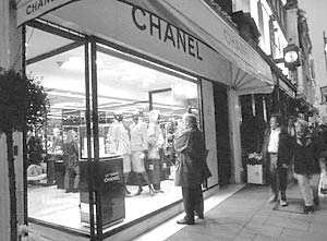 Chanel приостановила торговлю