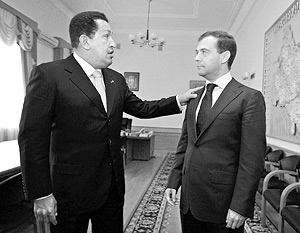 Чавес ждет в гости Медведева