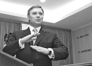 Экс-премьер РФ Михаил Касьянов в понедельник возвращается из отпуска