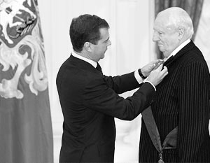 Президент России Дмитрий Медведев во время вручения звания Героя России