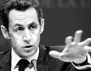 Саркози подал в суд на бывшего разведчика