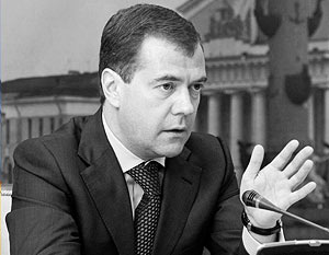 Президент России Дмитрий Медведев считает проверки предприятий правоохранительными органами важным делом