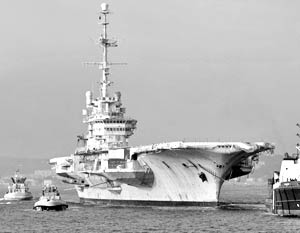  Жак Ширак распорядился вернуть в страну направленный на утилизацию в Индию авианосец «Клемансо»