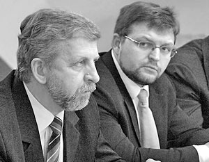 Избранный на конгрессе демократических сил Белоруссии единый кандидат Александр Милинкевич и лидер СПС Никита Белых