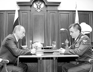 Президент России Владимир Путин и министр МВД Рашид Нургалиев 