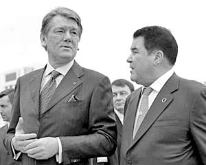 Президент Украины Виктор Ющенко и президент Туркменистана Сапармурат Ниязов 