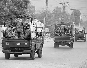 Репортер AP сообщил, что видел в Южном Вазиристане 40 грузовиков с солдатами