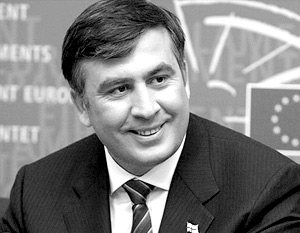 Газета: Саакашвили стукнул премьера ногой по «мягкому месту»