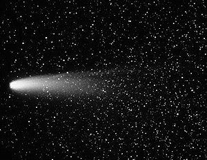 У летящей к Земле кометы оторвалась часть хвоста