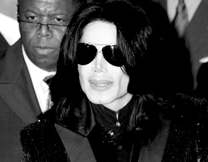 Майкла Джексона распродадут на аукционе