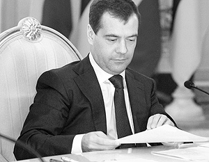 «Придется принимать какие-то серьезные решения, если ранее принятые законы не исполняются», – заключил Медведев