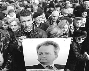 Гроб с телом Слободана Милошевича будет оставаться в Музее истории Югославии до полудня субботы