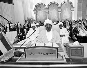 Суданскую делегацию возглавляет президент аль-Башир, ордер на арест которого ранее бы выписан МУС