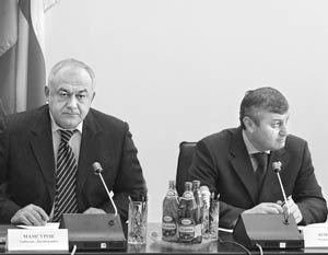 Глава Северной Осетии Таймураз Мамсуров и президент республики Южная Осетия Эдуард Кокойты