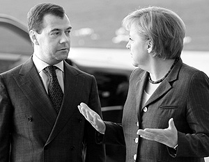 «Мы отправляемся в Лондон со схожими позициями», – заметила Меркель после переговоров с Медведевым