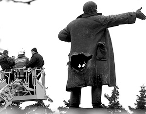 Памятник Ленину взорвали в Петербурге