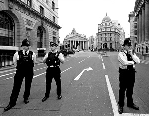 Полицейским Лондона отменили отпуска и выходные