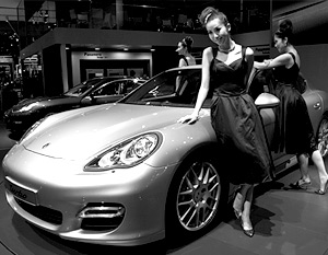 Главной премьерой автосалона стала Porsche Panamera